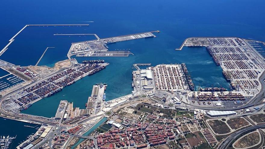 València retira la orden de cese de vertidos al puerto