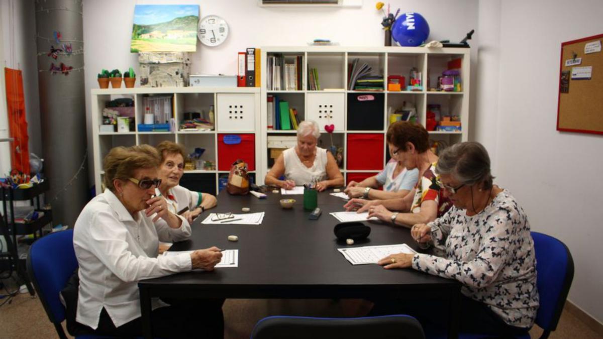 Usuàries de l’associació Giga al local de Solsona