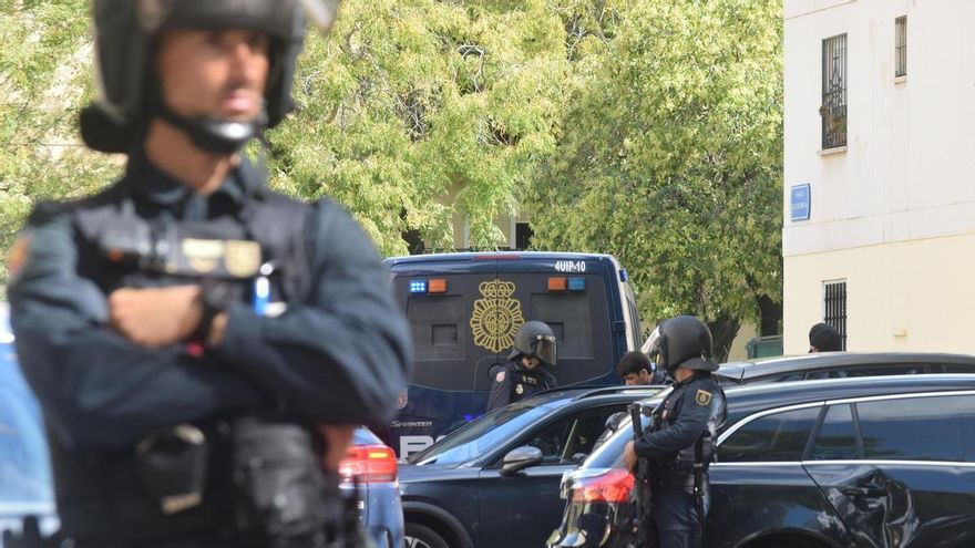 La Policía acorrala a los clanes de la marihuana que han tomado parte de las Tres Mil Viviendas