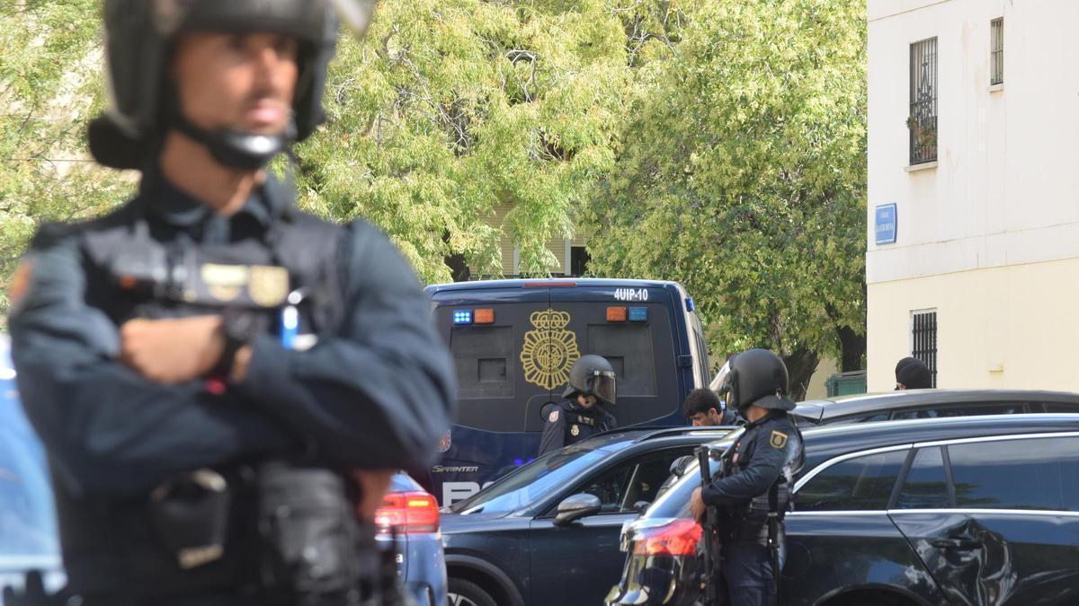 Intervención policial en las Tres Mil Viviendas de Sevilla.