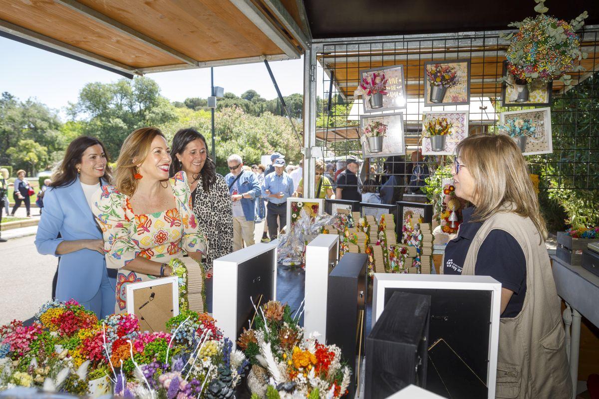 Natalia Chueca, y la consejera de Medio Ambiente, Tatiana Gaudes, en la pasada edición del festival