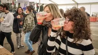 Cimadevilla saborea la primer sidre l'añu: "El ambiente es muy prestoso"