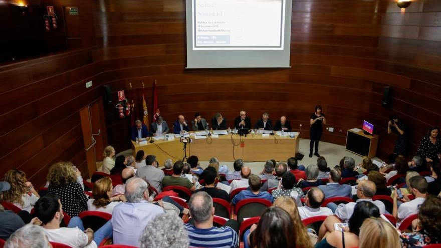 El Moneo se quedó pequeño ayer para escuchar las propuestas de los partidos en Sanidad.