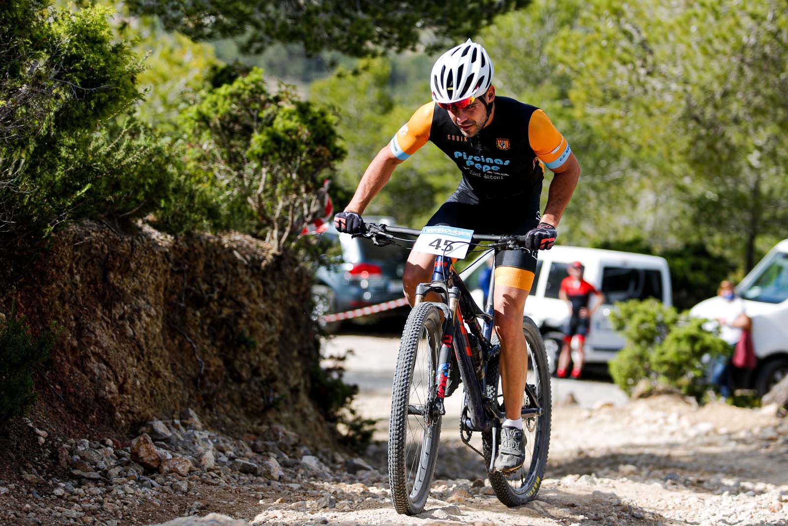 Victorias para Francisco José Medina y Laura Ríos en el Trofeo BTT Portinatx