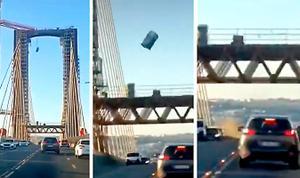 Cae un váter portátil desde lo alto de un puente altísimo de Sevilla e impacta contra una carretera llena de coches