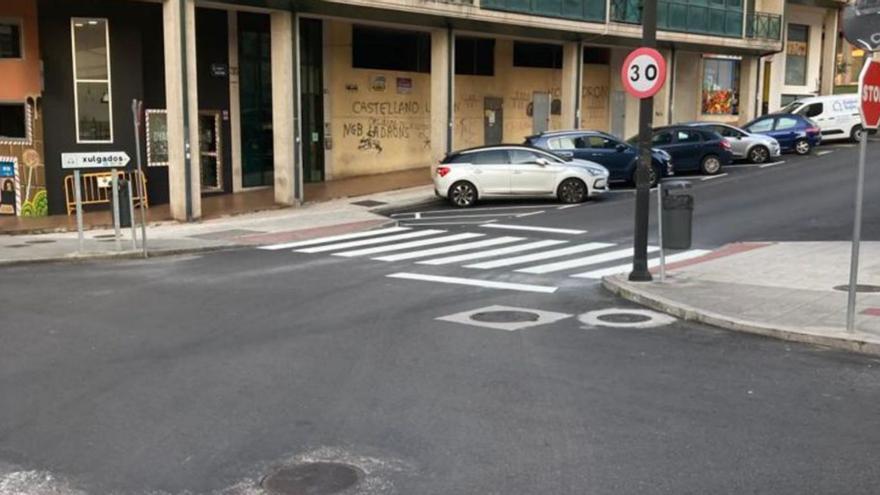 Pintan los pasos peatonales pendientes de la calle San José y hoy los de Galicia