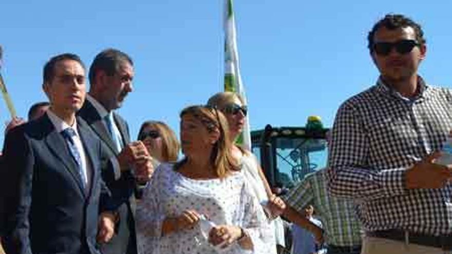 La presidenta de la Diputación, Martín Pozo, junto a los alcaldes socialistas Del Bien y Huerga. I