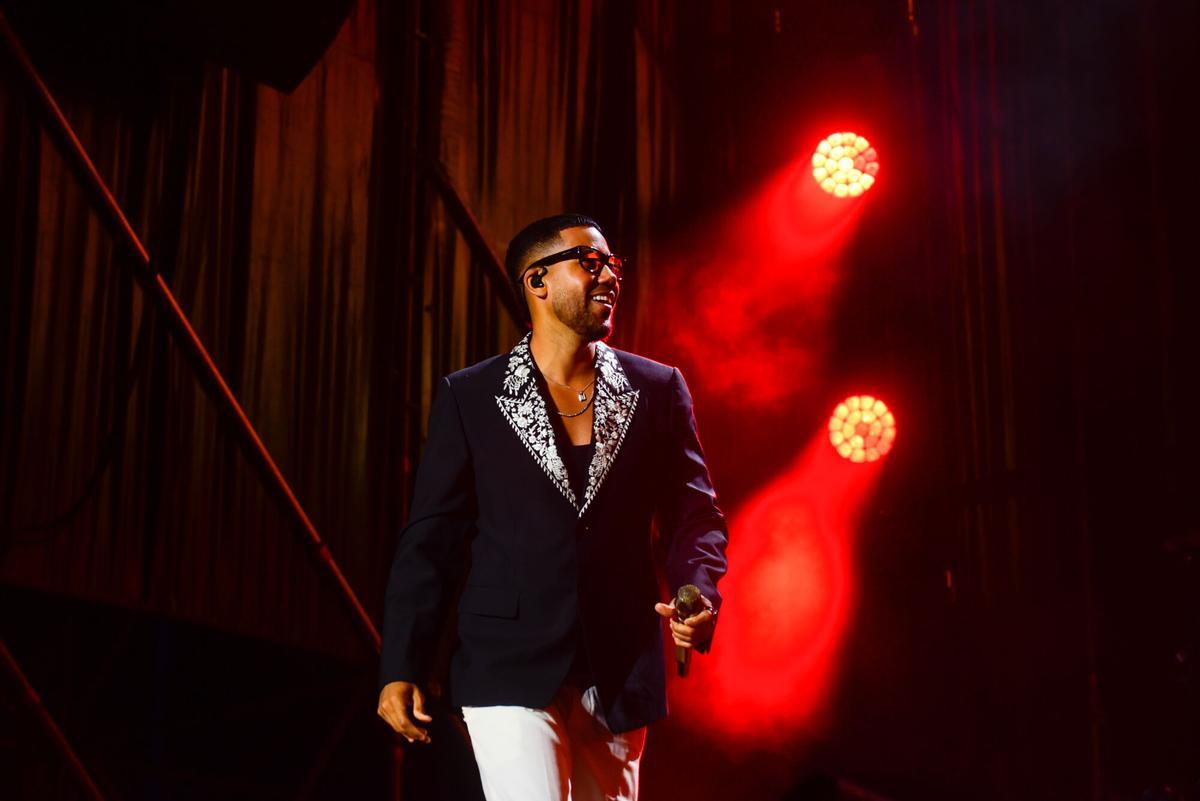 El rey y el príncipe de la bachata enamoraron a 14.000 fans en el muelle de Batería