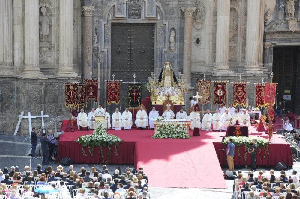 Coronación de la Virgen de la Soledad en la plaza Belluga