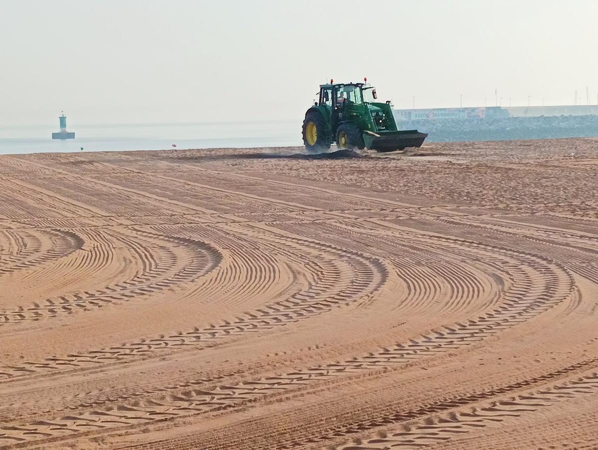 Labores de limpieza en Poniente.