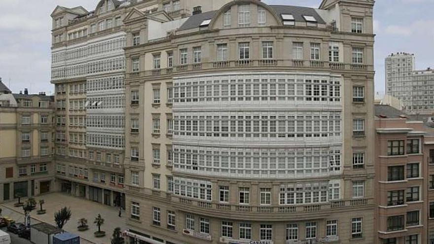 Fachada del edificio Conde de Fenosa, en la calle Fernando Macías. / eduardo vicente