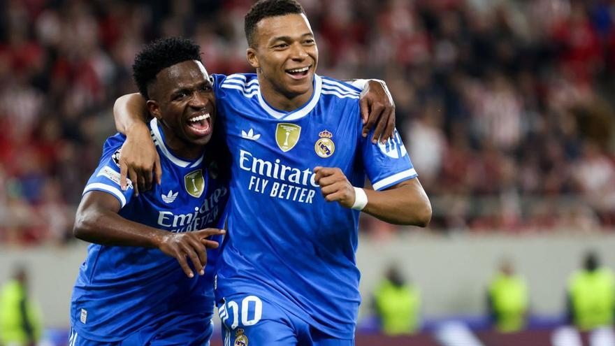 Vinicius
y Mbappé
celebran uno
de los goles. 
|  Efe