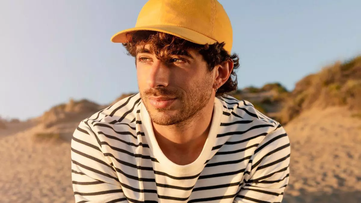 5 gorras clásicas y cómodas que nunca dejan de estar de moda entre los hombre en verano