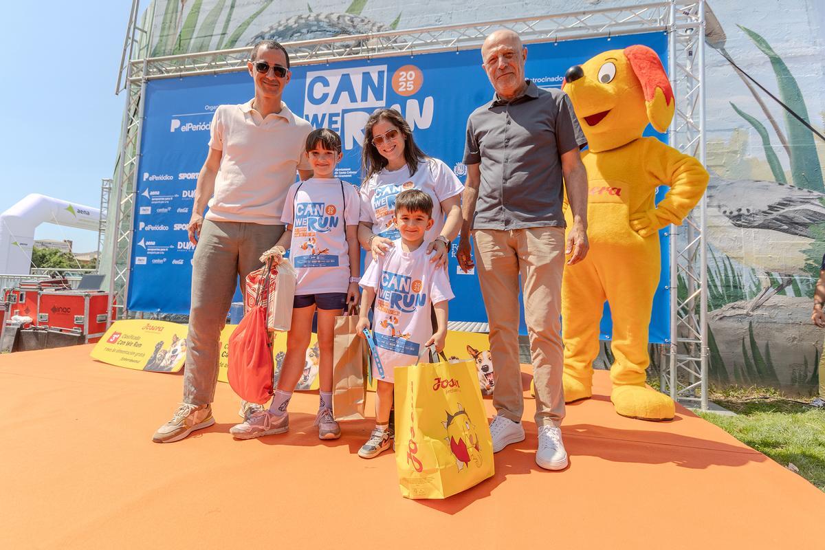Carrera Can We Run. En la imagen, Félix Noguera, director general de Prensa Ibérica en Catalunya, durante la entrega de galardones.