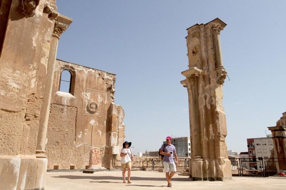 Primeros visitantes a la Catedral Vieja de Cartagena