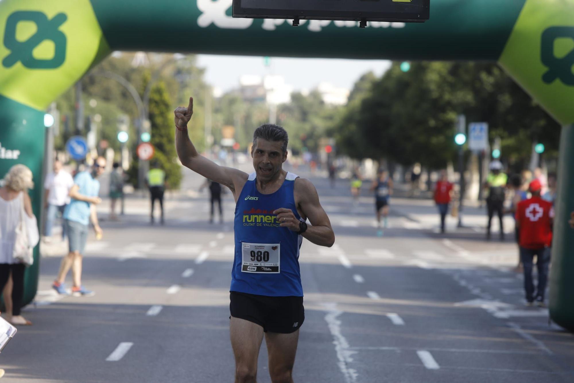 Miles de corredores en IX Carrera de Cruz Roja en València