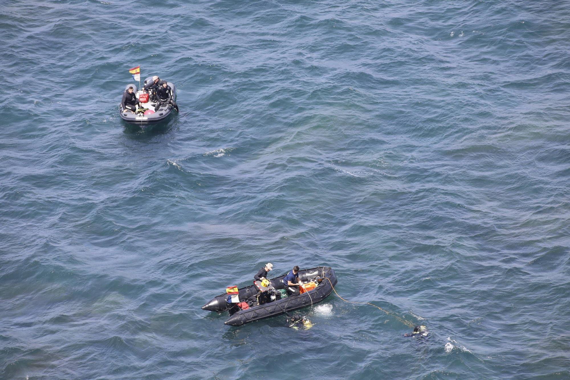En imágenes: Así fueron las labores de desactivación de tres obuses en la costa de Gijón
