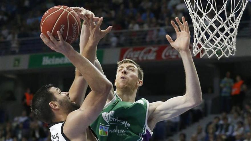 Felipe Reyes hace líder al Real Madrid (92-77)