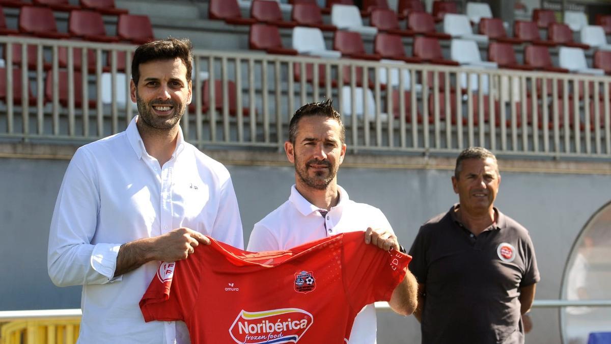 Manuti, Javicho y Toño Camba, en su presentación como entrenadores.