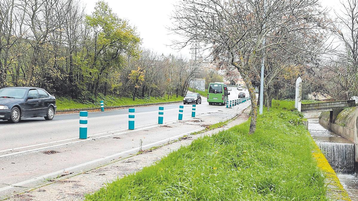 El proyecto contempla la renovación de la ronda Vadillo para soterrar el colector en superficie -a la derecha de la fotografía- y adecentar el cauce de la Ribera del Marco.