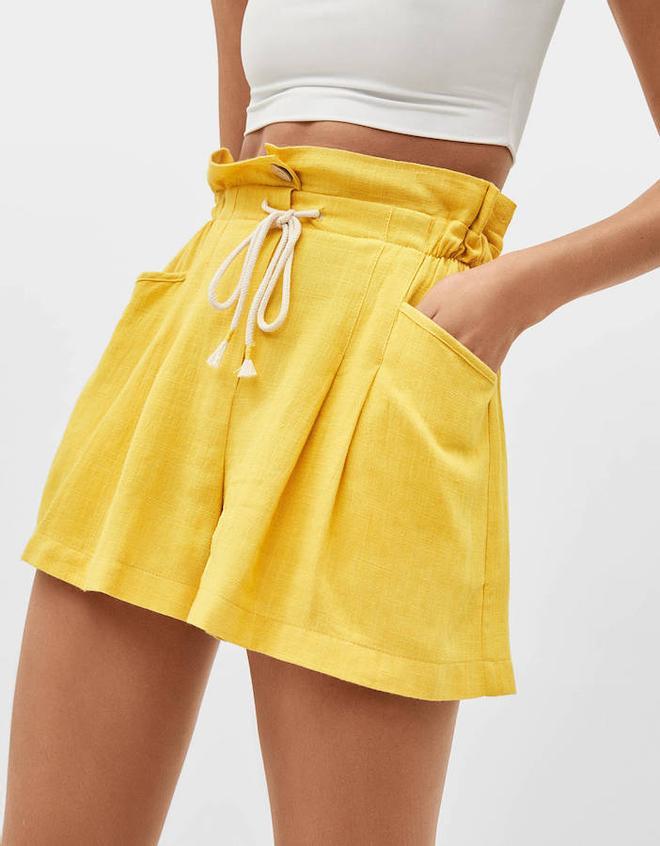 Short de lino con cordón, de Bershka