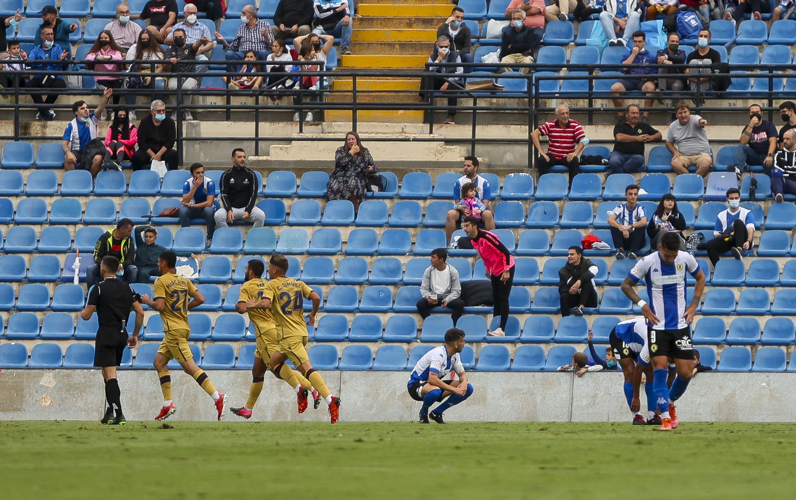 El Rico Pérez se harta del equipo: así se vivió en el estadio el Hércules - Atlético Levante