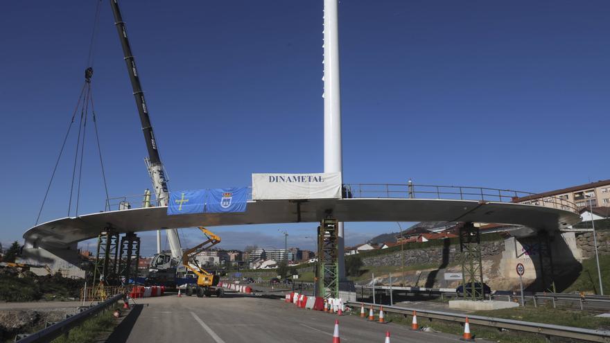 EN IMÁGENES: El "Arpa de Santullano" atraviesa la autopista a la entrada de Oviedo y conecta Ventanielles con Guillén Lafuerza