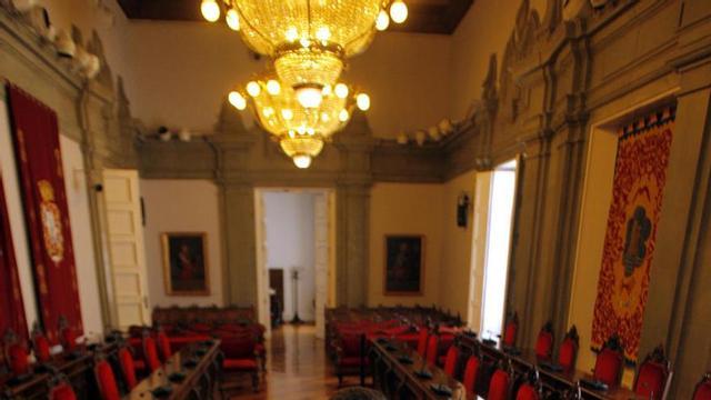 El alcalde, José López, en el salón de plenos del Palacio Consistorial.