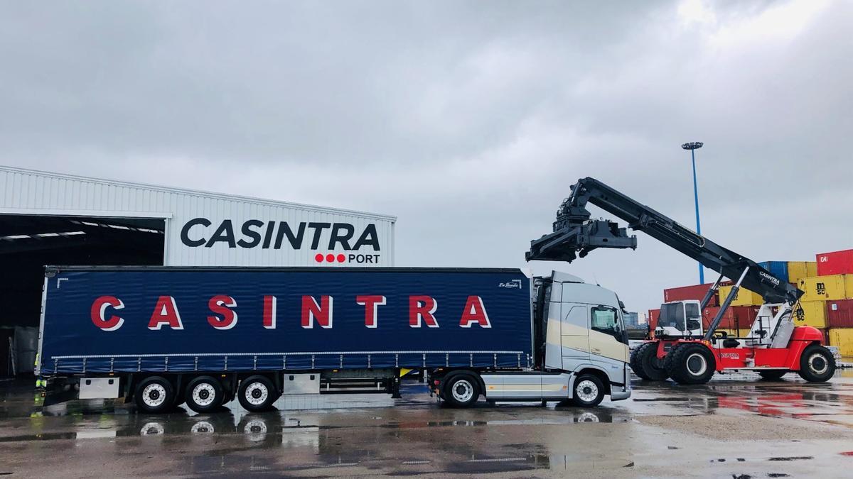 Camiones de Casintra en El Musel.