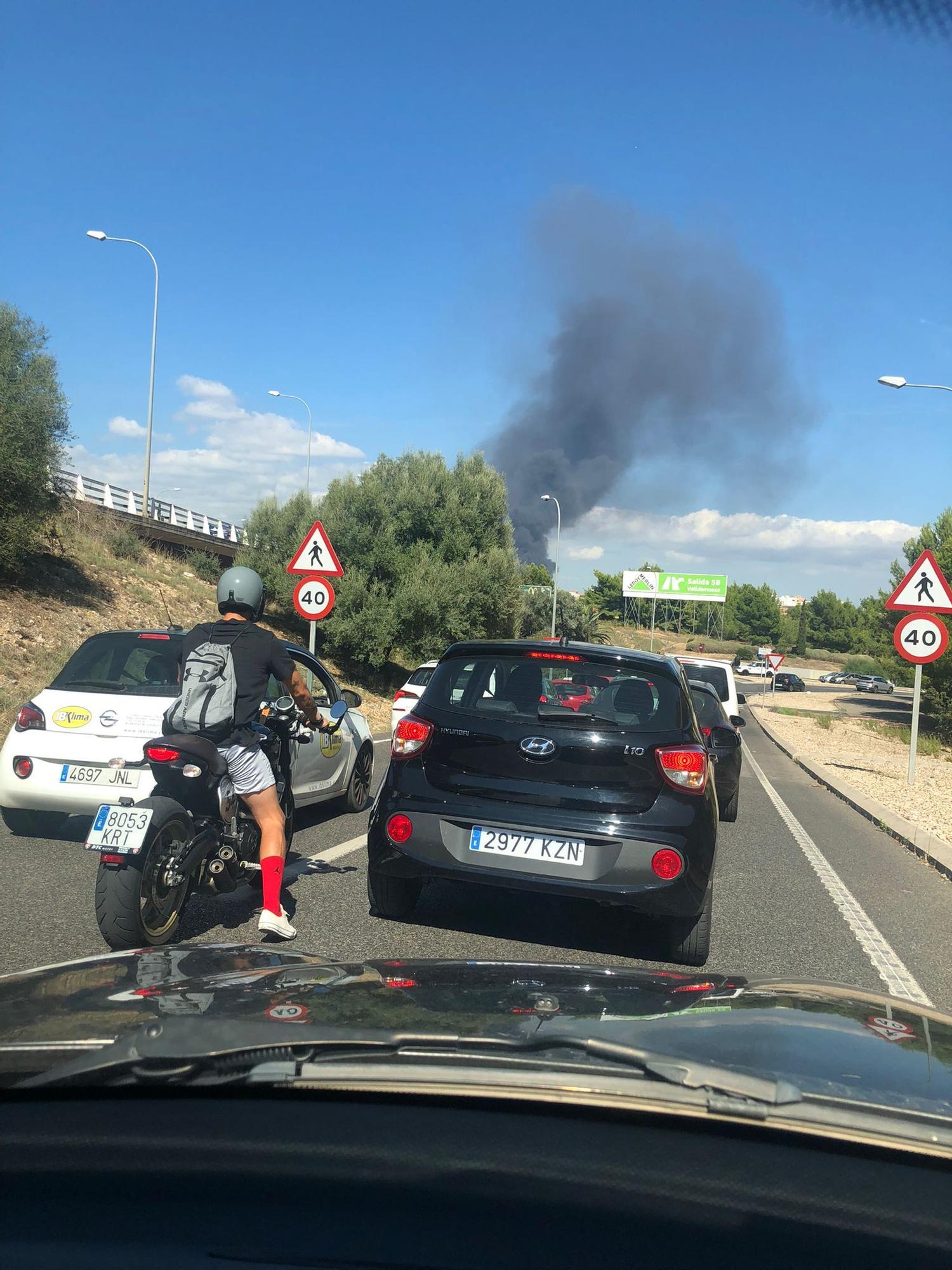 Gran incendio en el Polígono de Son Castelló