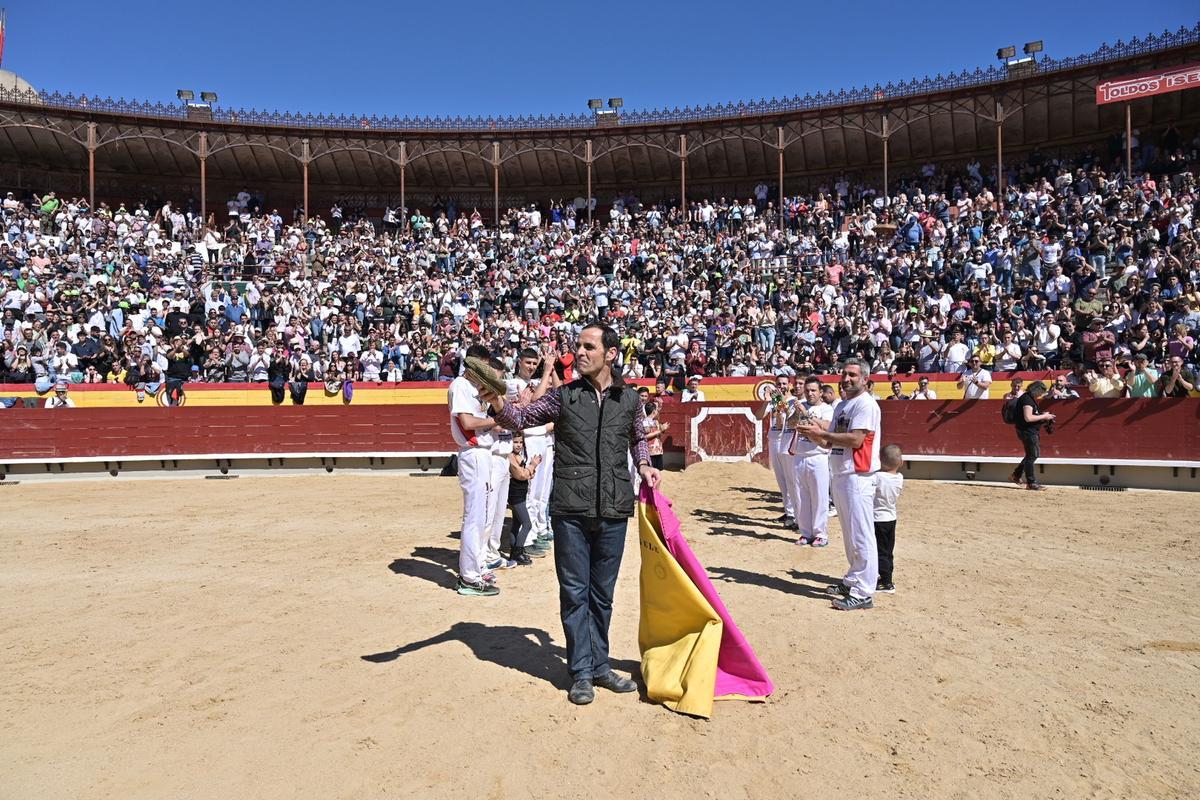 'Josele' ha recibido un reconocimiento en su plaza en el último día como director de lidia.