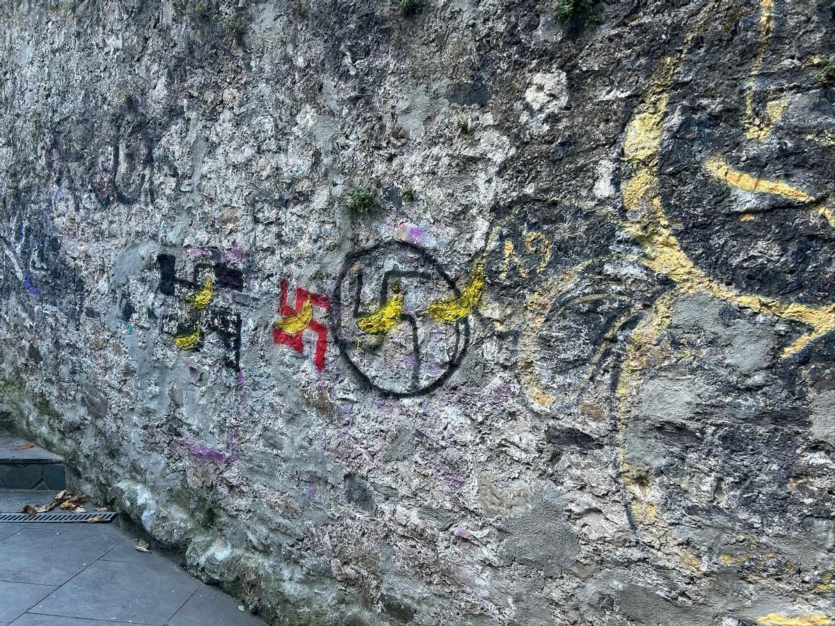 Simbología nazi en el entorno del lavadero de El Pixuecu