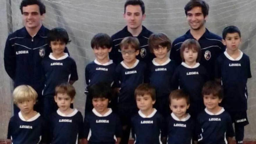 El equipo profútbol de 4 años del Asunción.