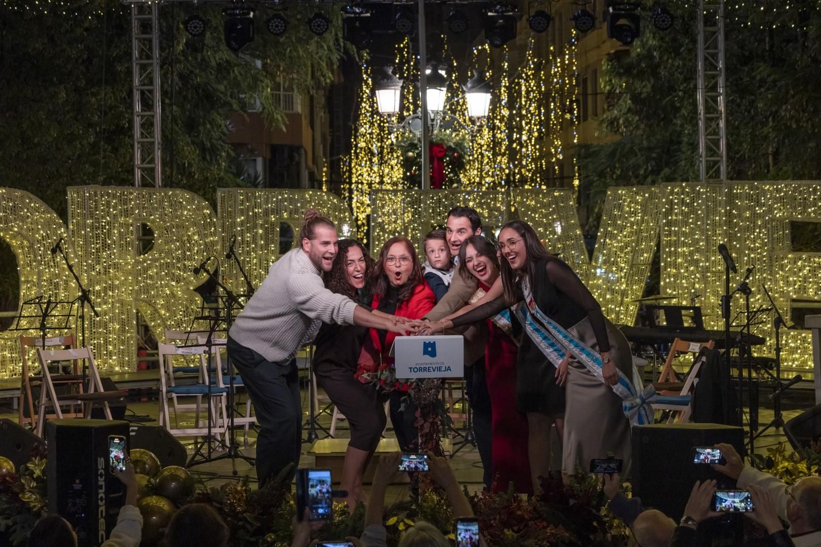La fiesta de encendido del alumbrado especial de fiestas patronales y Navidad de Torrevieja, en imágenes