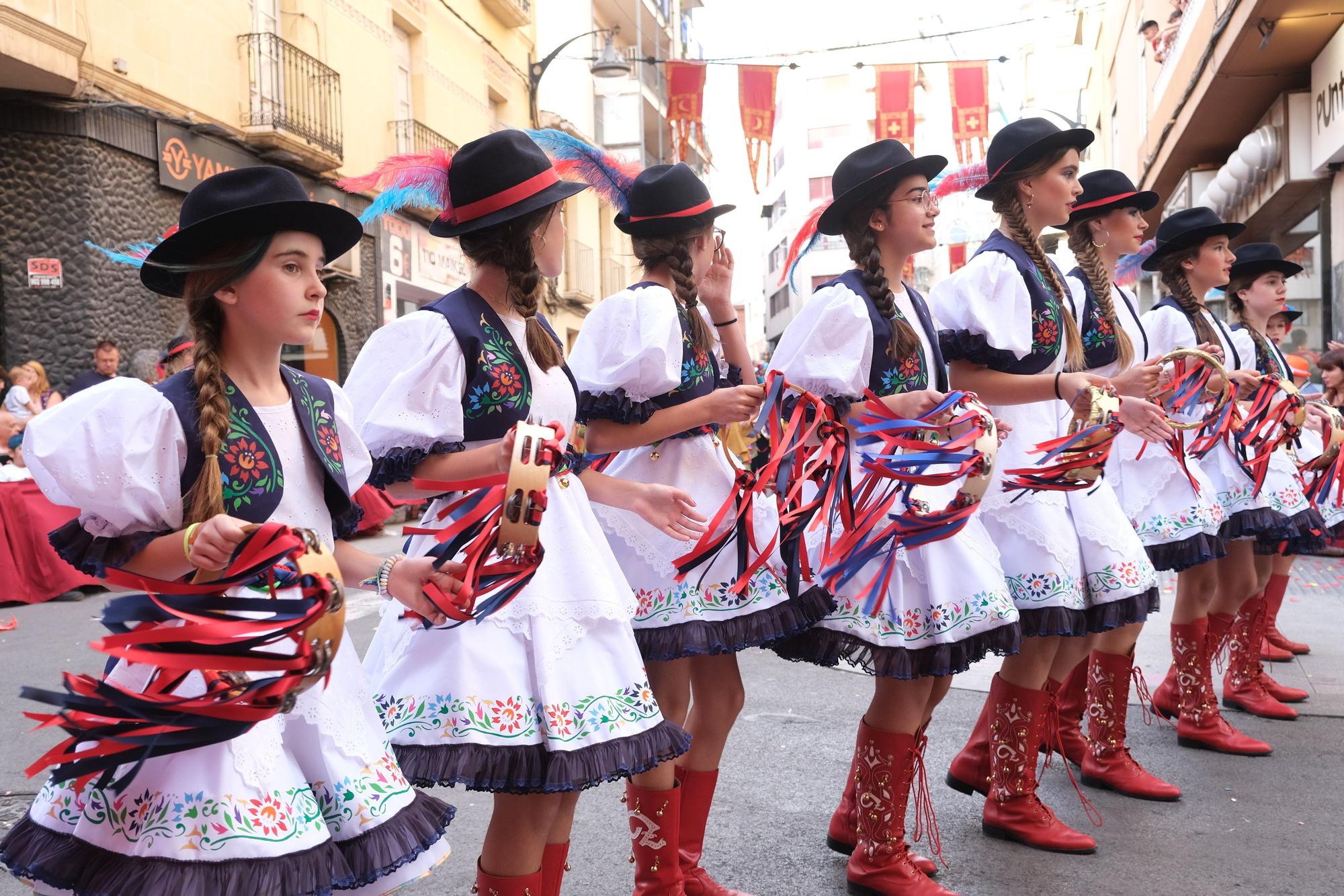 Genios y tesoros en el Desfile Infantil de Elda