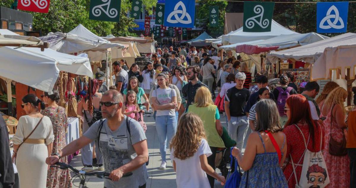 Mucha gente pasó ayer por el evento en A Xunqueira. | Iñaki Abella