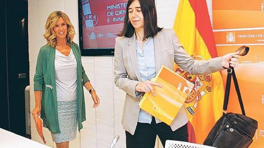 Cristina Garmendia, izquierda, y María Blasco, ayer en la rueda de prensa.