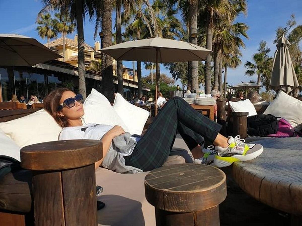 Paula Echevarría con deportivas de Pinko en Marbella