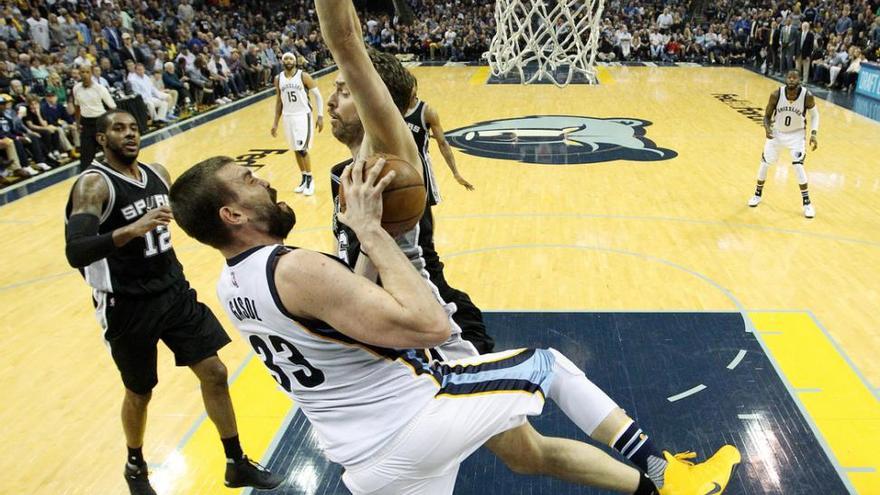 Una canasta Marc Gasol en la prórroga decide para los Grizzlies