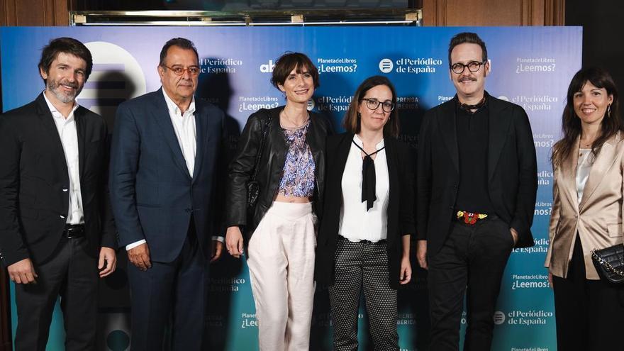 De izquierda a derecha: Sergi Guillot, director general de Prensa Ibérica; Albert Sáez, director de El Periódico; Anna Doménech, directora de márketing de El Periódico y de El Periódico de España; Gemma Robles, directora de El Periódico de España; Joaquín Reyes, cómico español, y Mayka Sánchez Pastor, directora de la revista Woman.