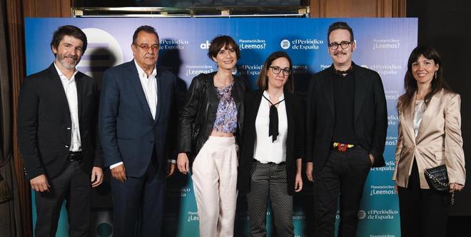 De izquierda a derecha: Sergi Guillot, director general de Prensa Ibérica; Albert Sáez, director de El Periódico; Anna Doménech, directora de márketing de El Periódico y de El Periódico de España; Gemma Robles, directora de El Periódico de España; Joaquín Reyes, cómico español, y Mayka Sánchez Pastor, directora de la revista Woman.