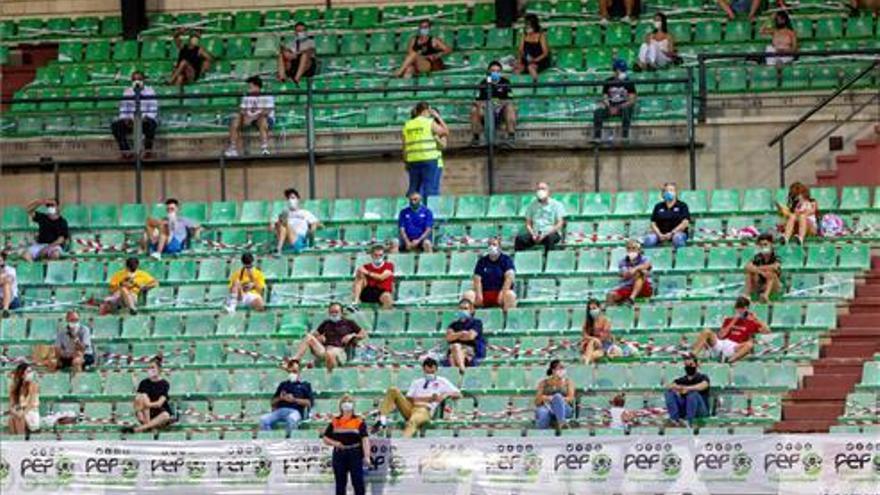 Estudian bajar a 800 las entradas por club para la final entre Villanovense y Cacereño