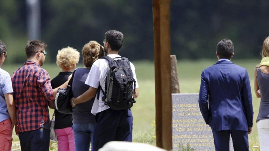 Familiares de las víctimas de la catástrofe de Germanwings, en Le Vernet.