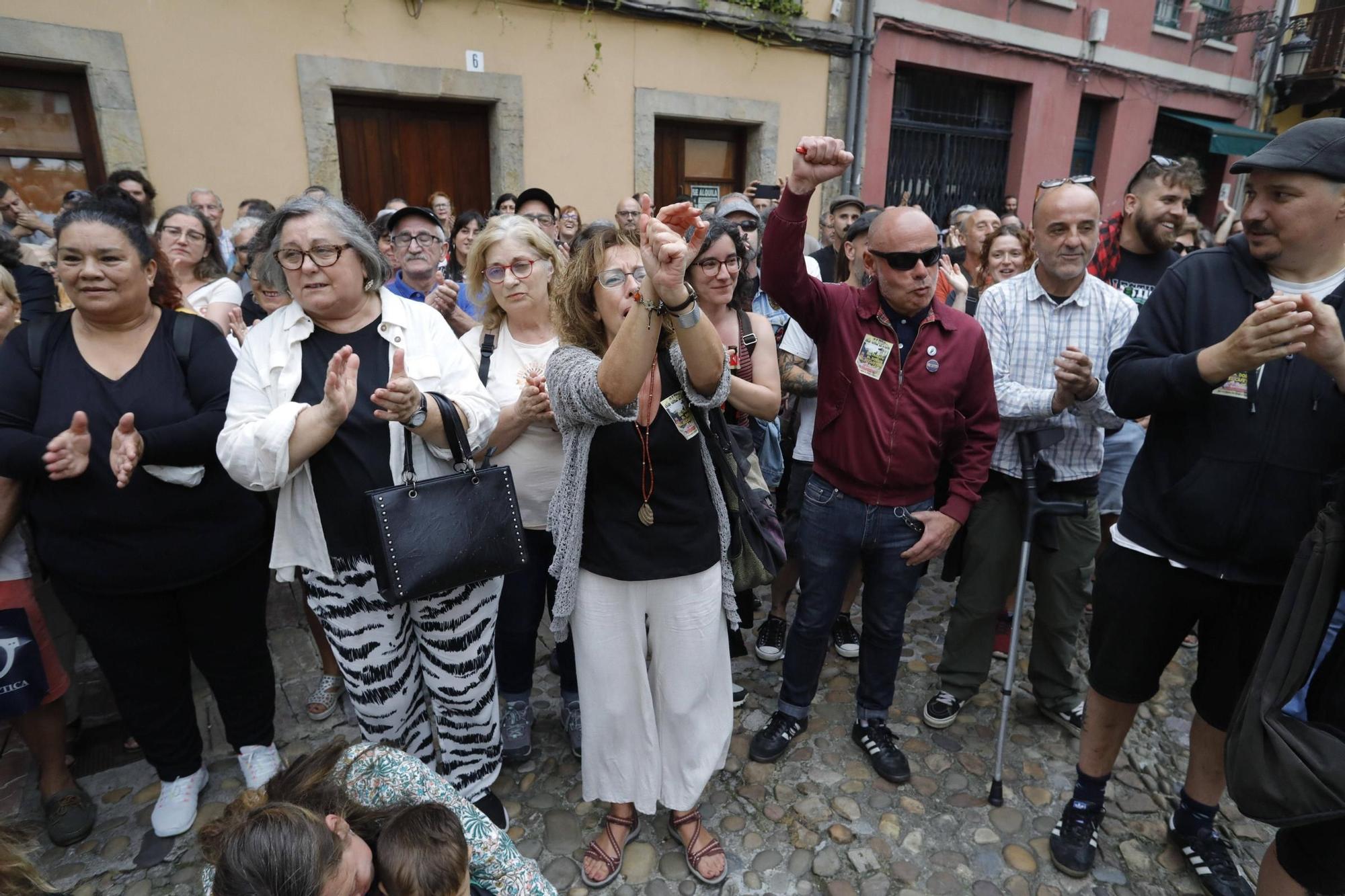 Así fue la despedida y el homenaje de amigos y clientes del Cafetón en Avilés a sus dueños, muertos en León