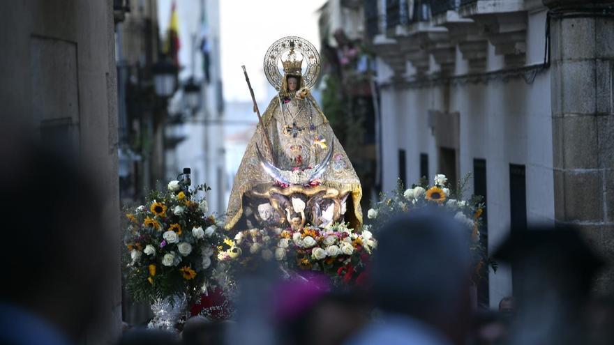 En directo | Sigue la Procesión de Bajada de la Virgen de la Montaña de Cáceres