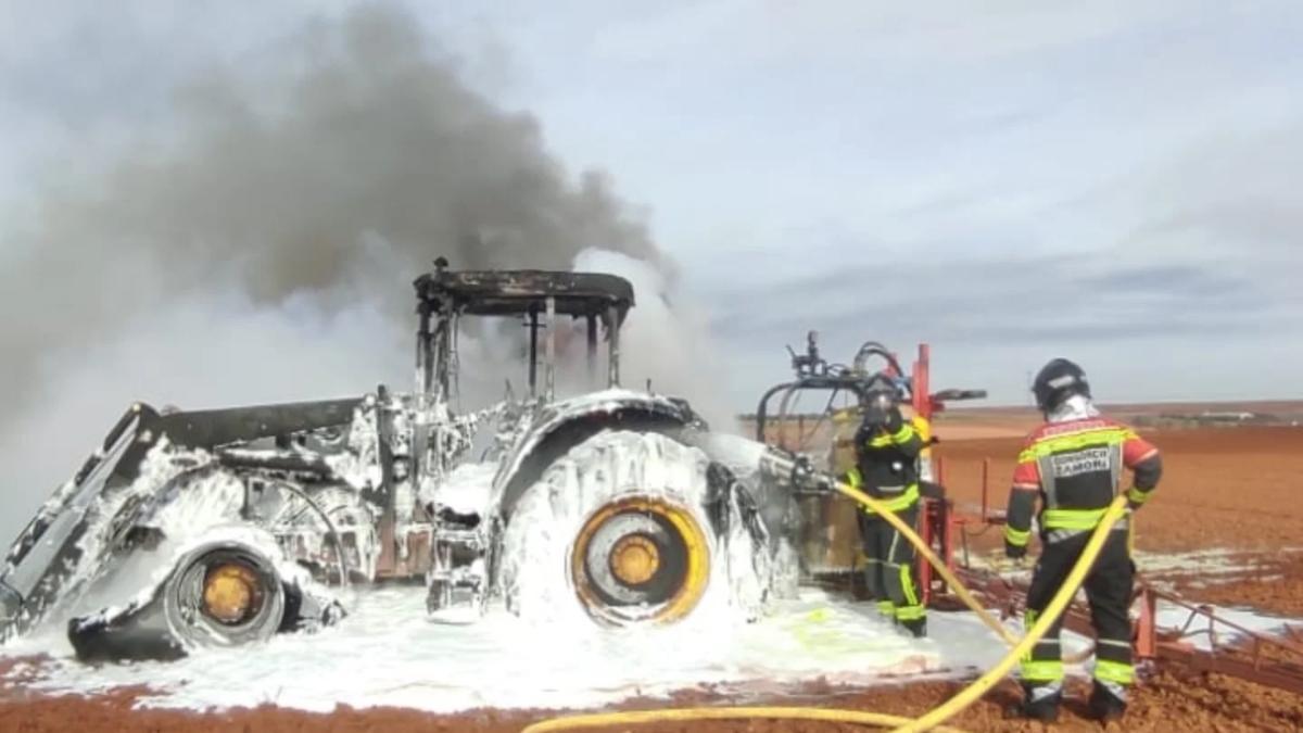 Los bomberos del Consorcio Provincial, durante su intervención