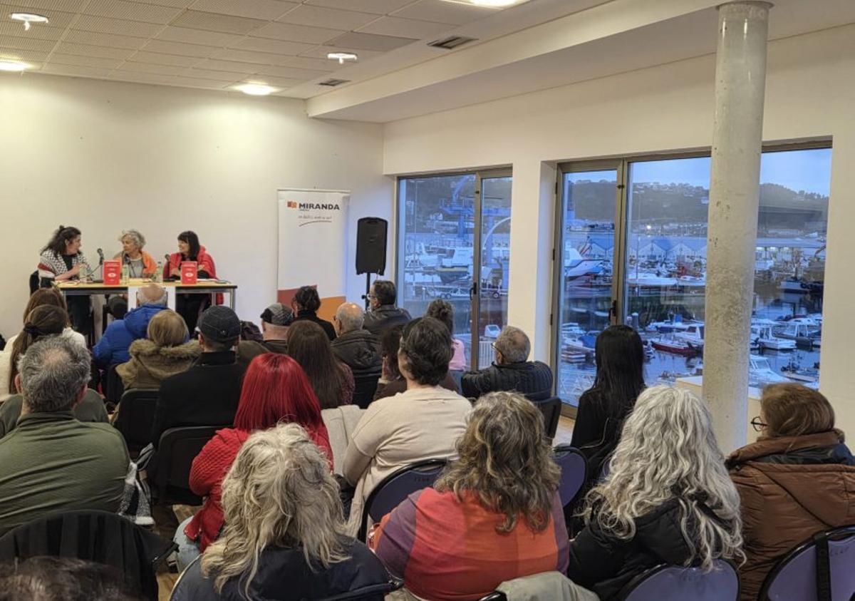 La presentación de «Las trampas de la pornografía», ayer en Bueu.