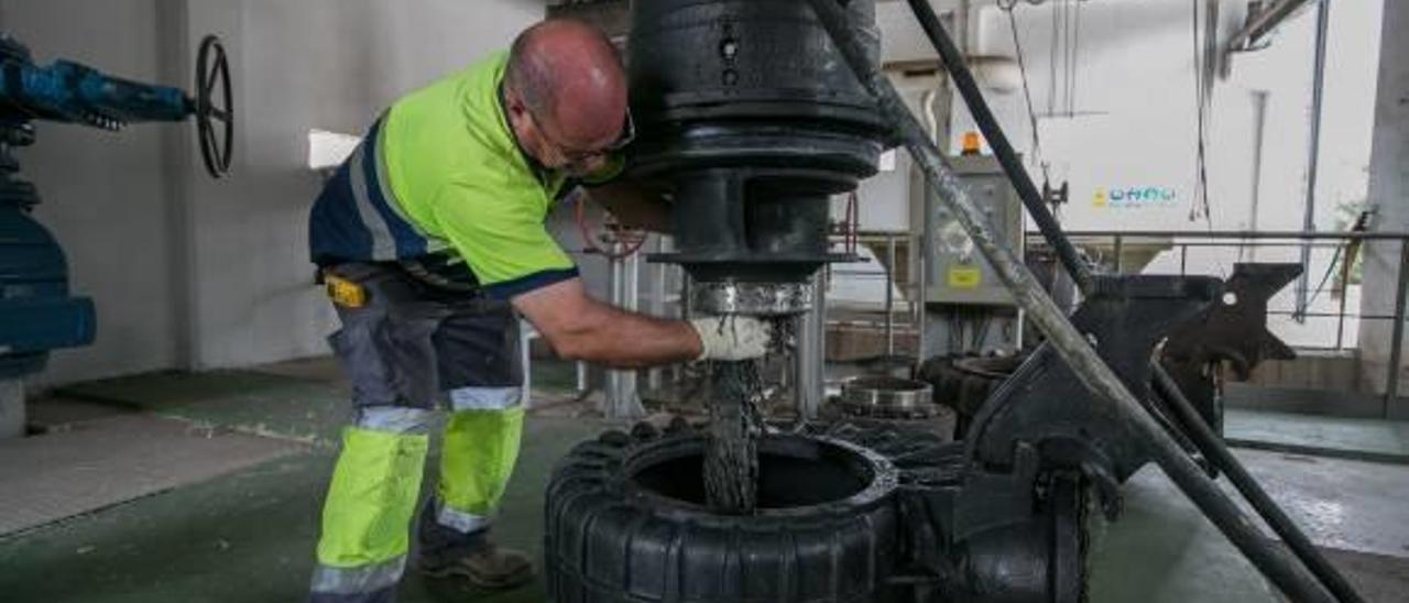 Las toallitas húmedas, el peor enemigo para el alcantarillado  de la ciudad