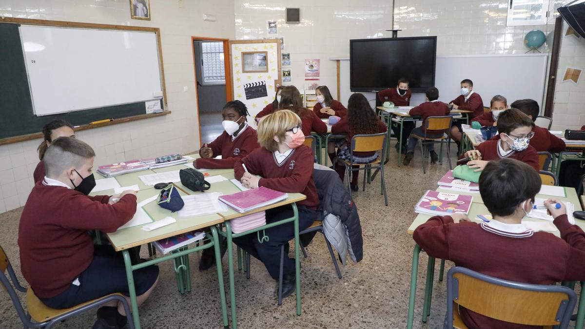 Valencia.Alumnos en clase en un colegio privado, en una fotografía de archivo.
