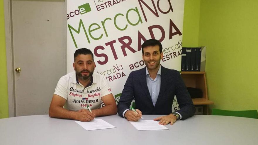 Alfredo González y Manuel González, durante la firma del acuerdo.